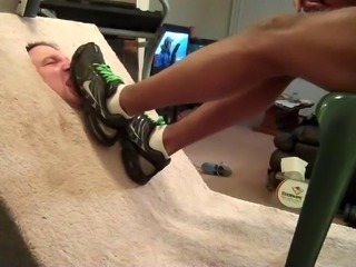 Slave Foot Slave Box Shoe Cleaning