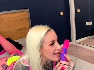Sexy hottie Anetta Keys enjoys a solo toy masturbation