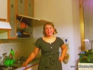 Big and beautiful housewife does a deep throat