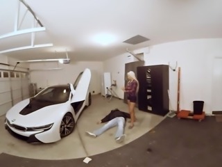 VR PORN : Hot Milf Fuck The Car Theif